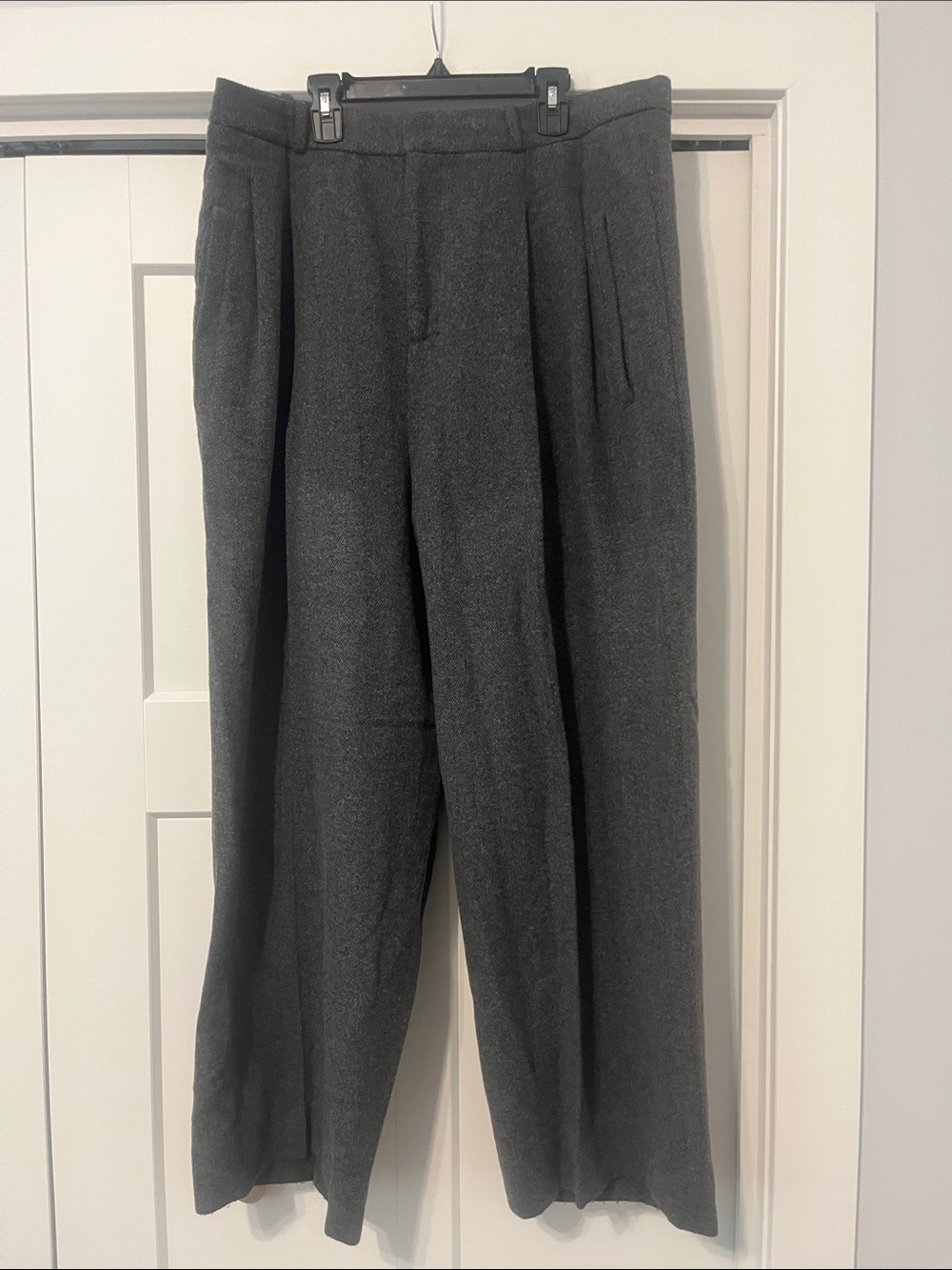 Banana Republic Size 14 Wool Blend  Charcoal Pleated Dress Pants